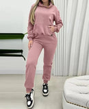 Conjunto feminino casual e elegante com moletom grosso com capuz, novidade da coleção outono/inverno 2024. Disponível em estoque.
