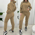 Conjunto feminino casual e elegante com moletom grosso com capuz, novidade da coleção outono/inverno 2024. Disponível em estoque.