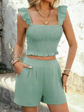 Conjunto de verão feminino casual de duas peças com amarração nas costas, decote quadrado, pregas e regata sem mangas. Conjunto composto por shorts retos de cintura alta e shorts de cintura alta.