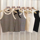 Colete feminino tamanho único com colar redondo e acessórios de moda.