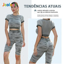 Conjunto de camiseta cropped camuflada e shorts capri com frete grátis, ideal para academia e esportes.