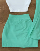 Conjunto feminino de 3 peças com colete de gola redonda, regata e minissaia, nova tendência de roupas femininas para o verão de 2025.