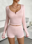 Conjunto de camiseta feminina de manga comprida com gola redonda e shorts justos estilo ioga esportiva, conjunto de duas peças de verão feminino com modelagem slim fit.