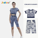 Conjunto de camiseta cropped camuflada e shorts capri com frete grátis, ideal para academia e esportes.